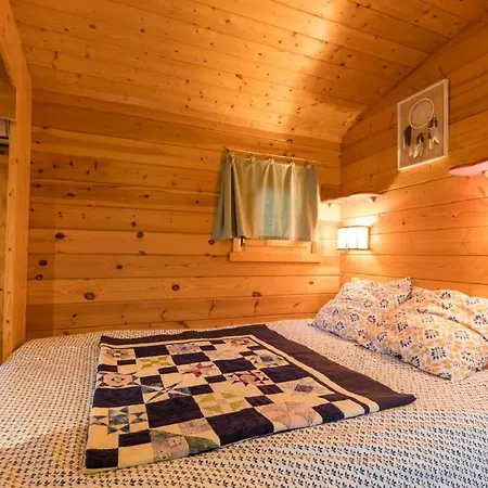 Camping Roulotte De La Font Vive - Equipee, Confort, Situation Ideale Sud Ardeche